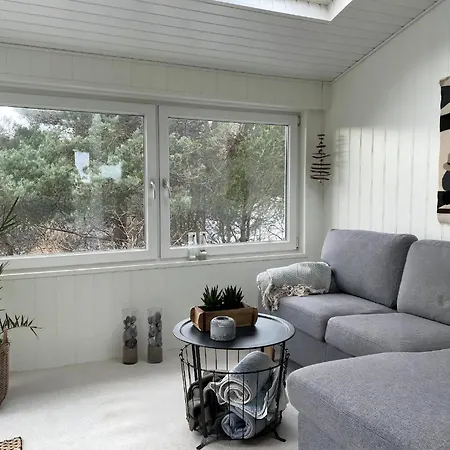 펜션 Lovely Summer House In Tranquil Nature *